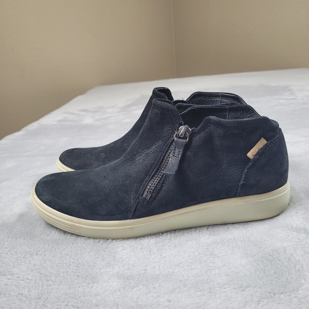 Ecco Soft 7 Women's Nubuck Leather Zip Bootie Black Ankle Boots Flat Size 6